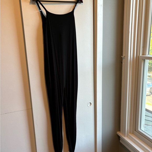LIKE NEW GAP MATERNITY RIBBED JUMPSUIT IN BLACK - Picture 3 of 7